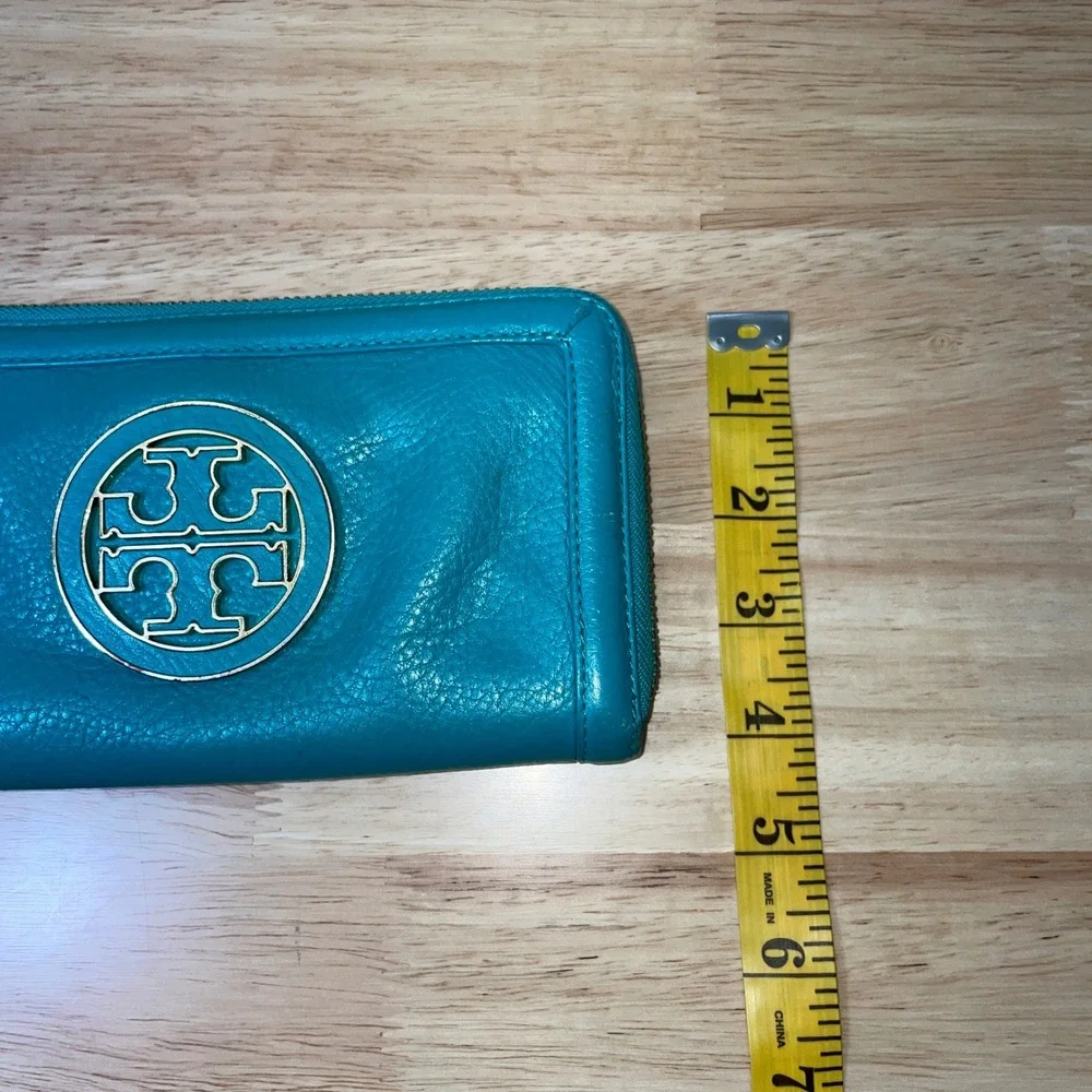 Tory Burch Amanda Zip Around Wallet Turquoise‎ Blue Pebbled Leather Gold Logo